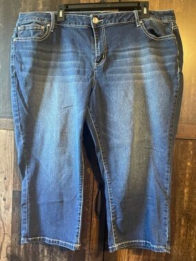Cato Dark Wash Denim Capri Jeans